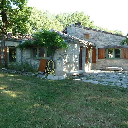 Le De Paxou Nyaraló