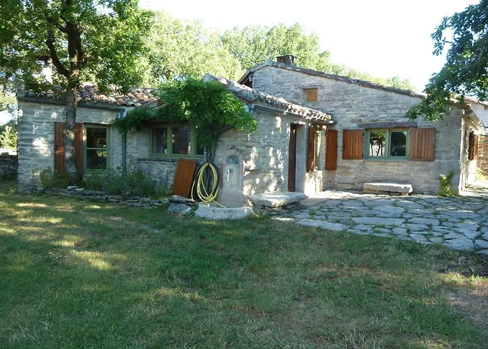 Le De Paxou Nyaraló